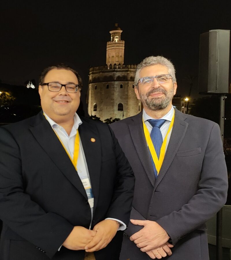Los investigadores de la Universidad de Sevilla, Pablo Fernández Montes (izqda) y Antonio Ruiz Cortés (dcha)