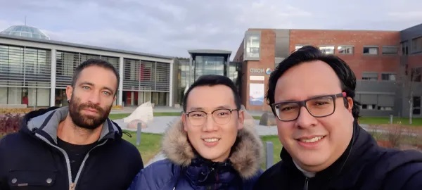 Los investigadores M. Chica, N. Lin, y R. Rivas, en el campus de la Universidad Nord en Bodø, Noruega
