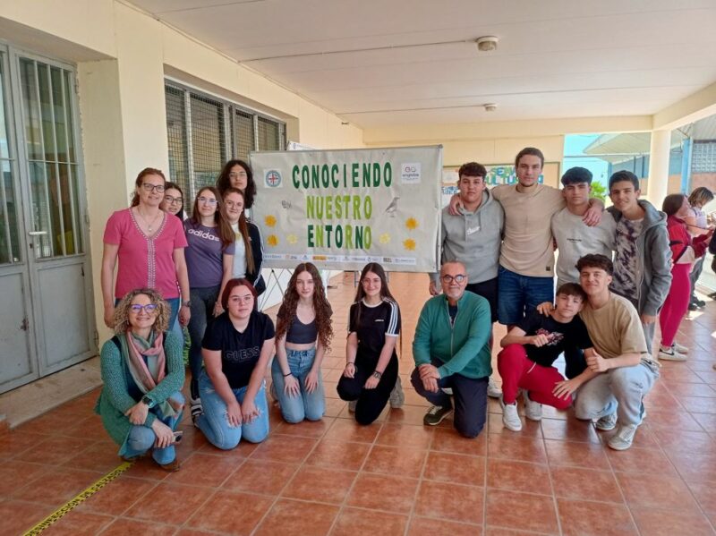 Alumnado y profesorado del IES Alquián, junto con los asesores científicos de la Universidad de Almería