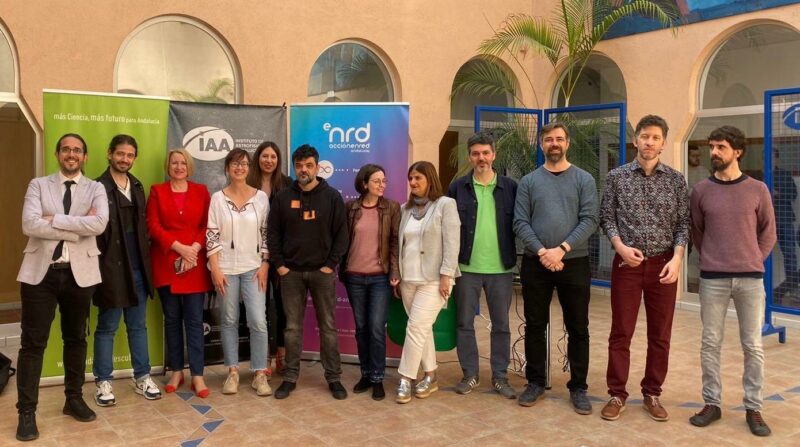Grupo de participantes en el IAA durante la presentación del proyecto Andalucía con Ciencia. 