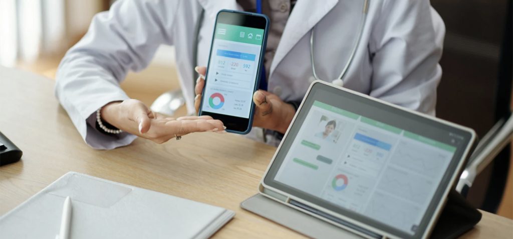 AALFlow incluye además una herramienta gráfica intuitiva, pensada para que personas sin conocimientos en programación —como profesionales del cuidado o terapeutas ocupacionales— puedan diseñar sus propias soluciones adaptadas a situaciones reales.