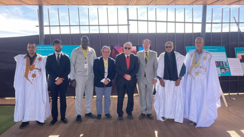 Autoridades mauritanas y españolas presentes en la inauguración de las exposiciones del proyecto científico 'Paseos Matemáticos' de la Fundación Descubre. 