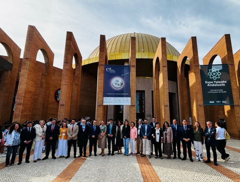 Autoridades asistentes a la apertura de la Feria de la Ciencia de Sevilla.