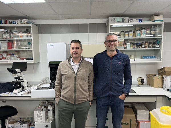 Los investigadores y autores del trabajo Francisco Javier Mendoza García y Alejandro Pérez Écija.