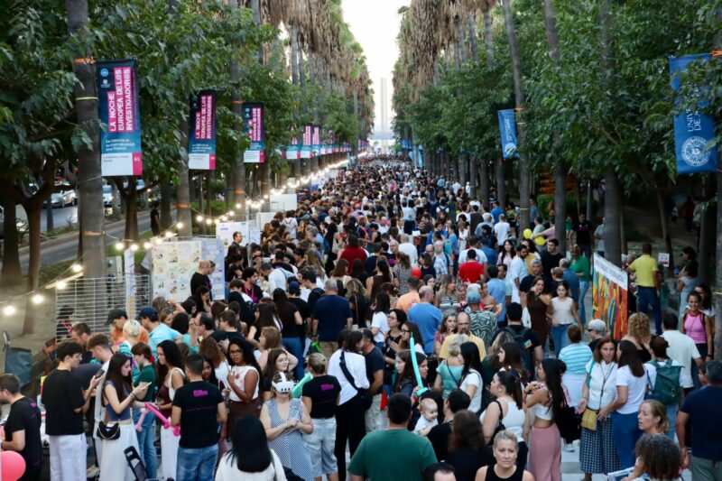 Asistentes a La Noche Europea de los Investigadores en Almería el pasado año.